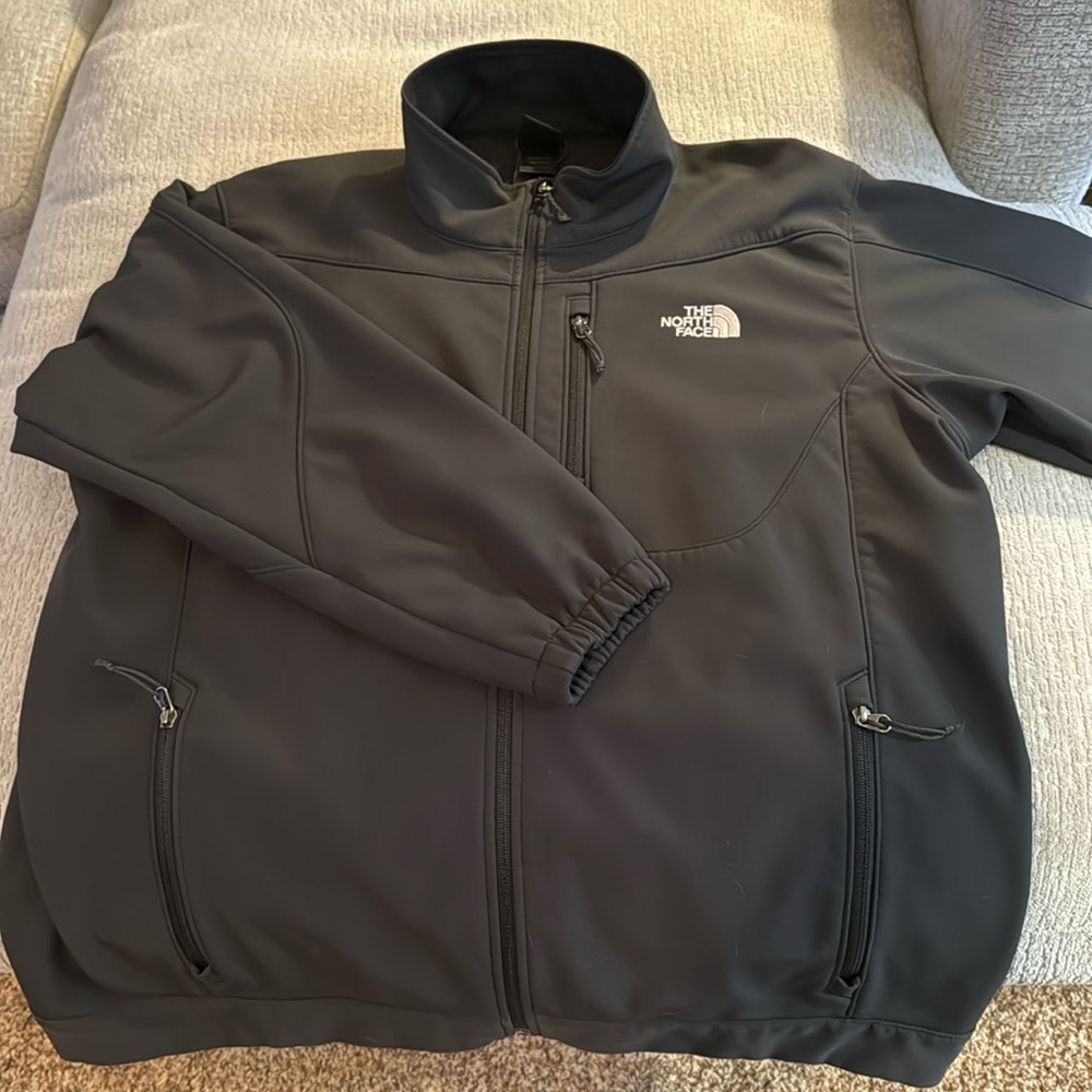 Black The North Face Black Men’s XXL fleece lined hip length coat.